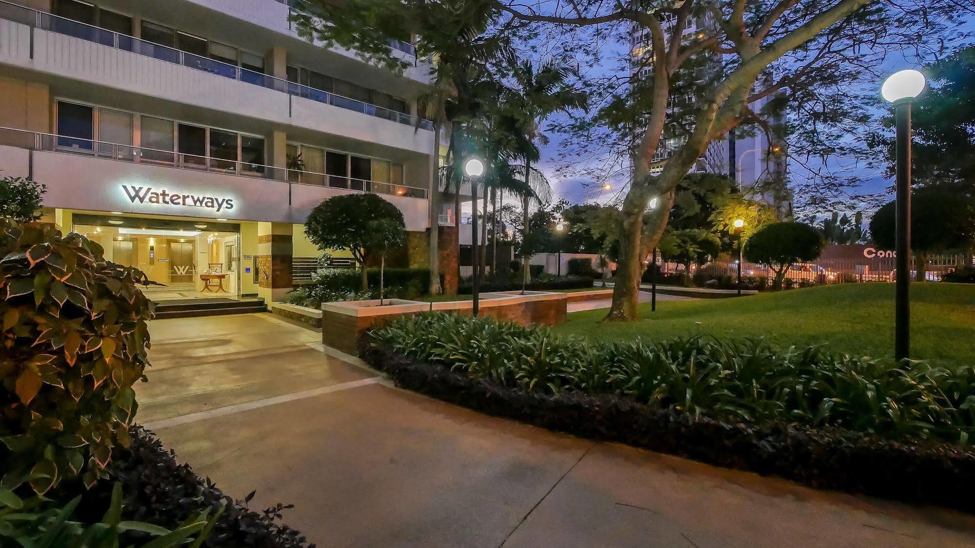 Waterways Apartments Surfers Paradise Exterior photo