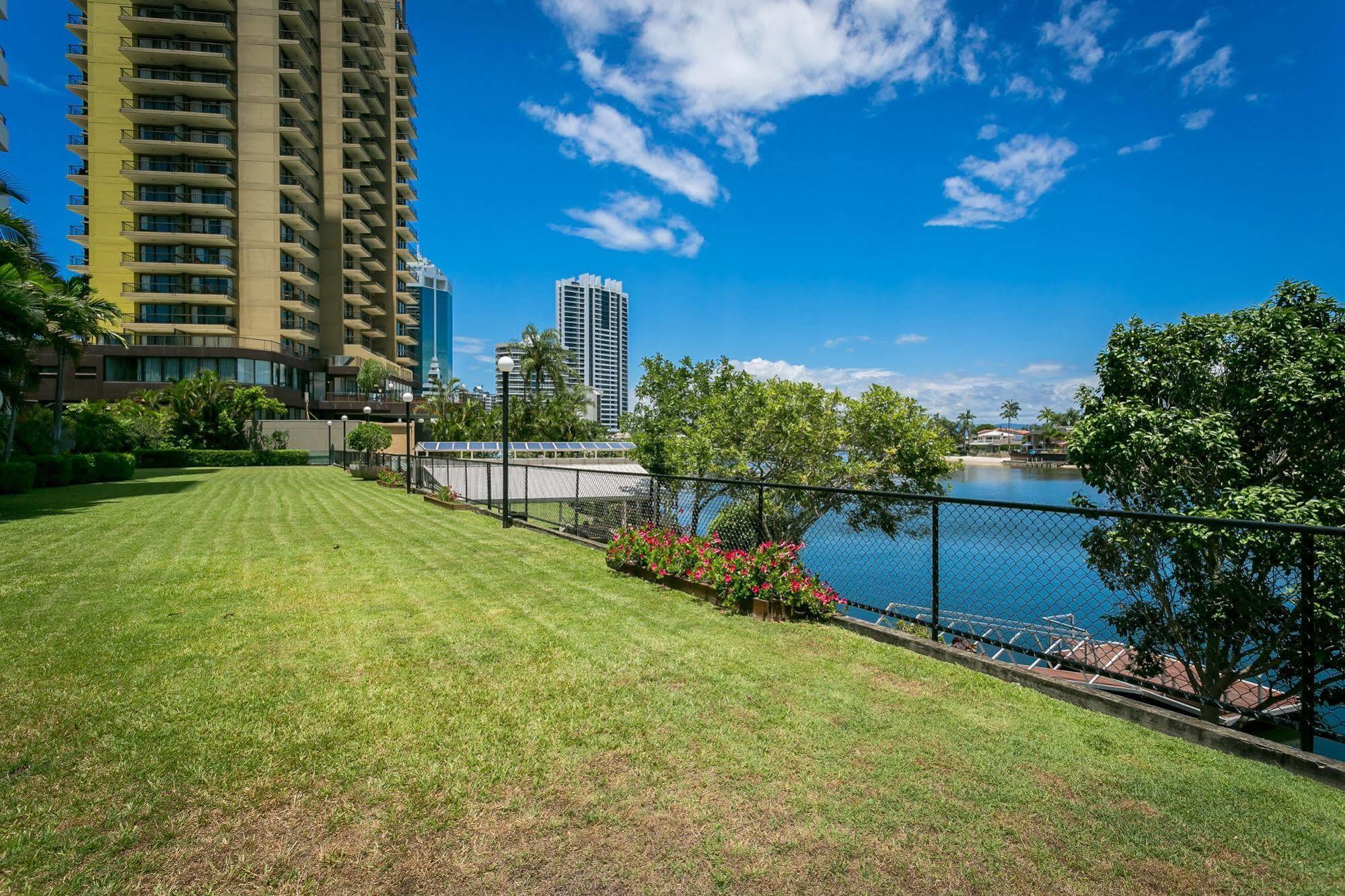 Waterways Apartments Surfers Paradise Exterior photo